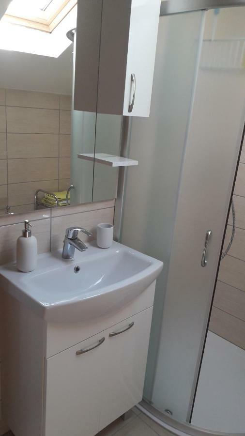 Apartmani Zilic Dugi Rat Esterno foto