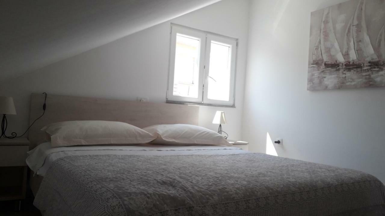 Apartmani Zilic Dugi Rat Esterno foto