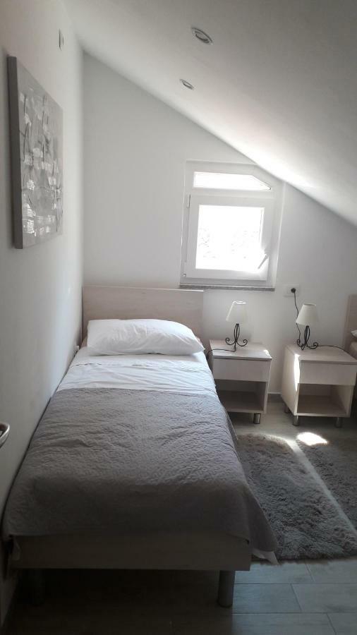 Apartmani Zilic Dugi Rat Esterno foto