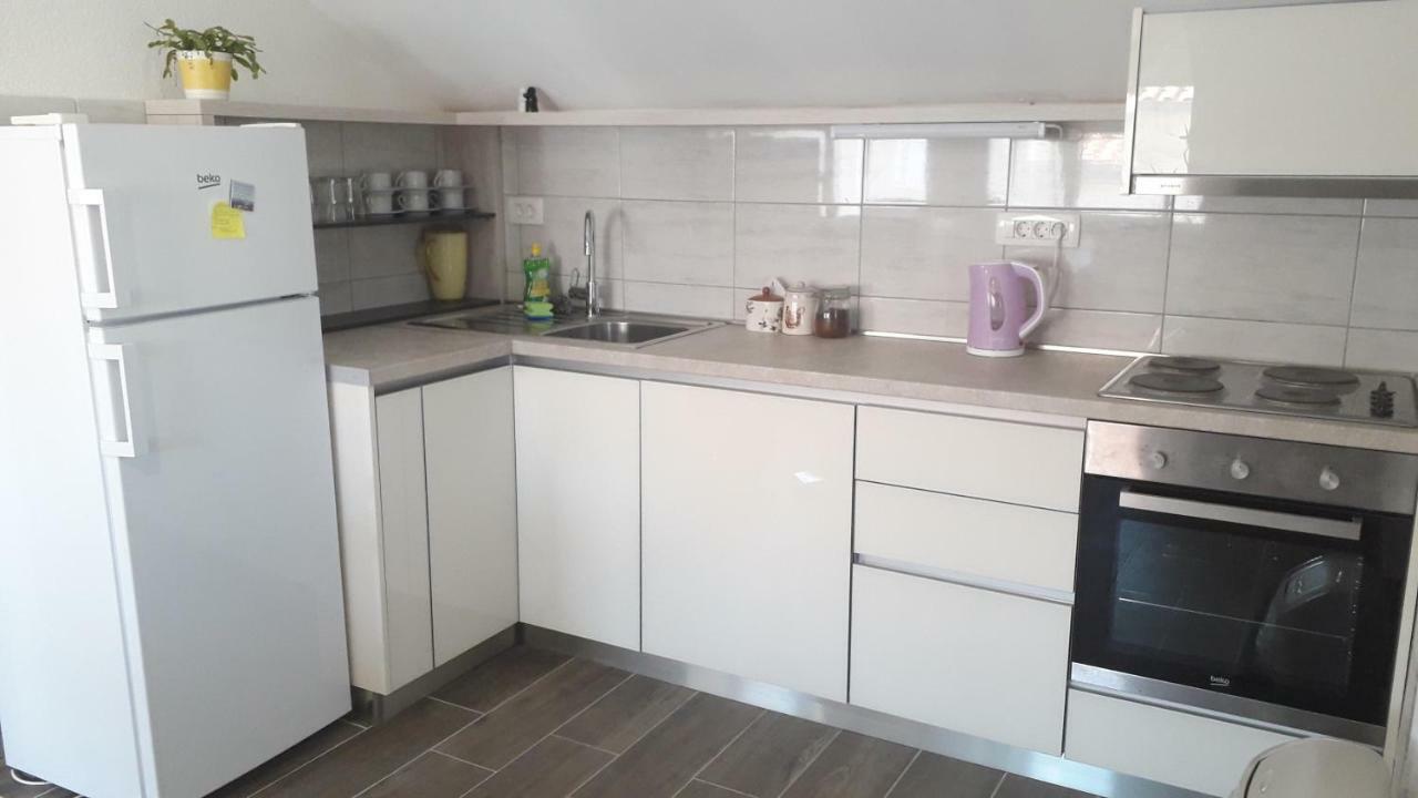 Apartmani Zilic Dugi Rat Esterno foto