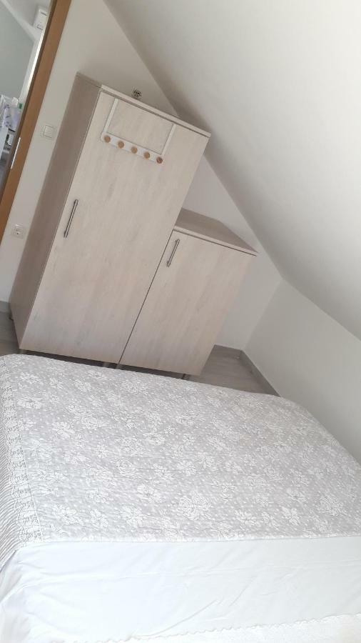 Apartmani Zilic Dugi Rat Esterno foto